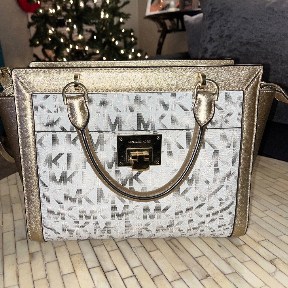 Authentic Michael Kors Bag 👜